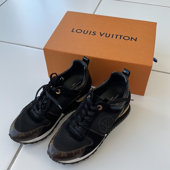 Louis Vuitton RUN AWAY SNEAKER size 39 and 8 USA - Picture 9 of 11